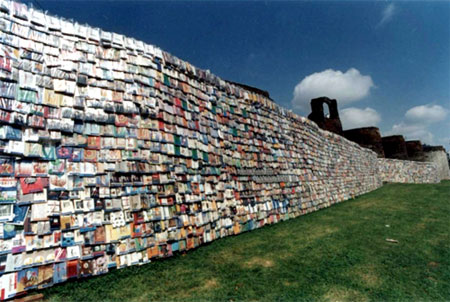 Cumulum, muralla de libros, Lugo 2000