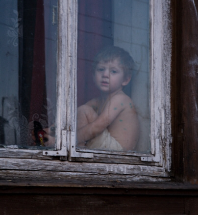 Georgy Nuzhdin, Niño en la ventana