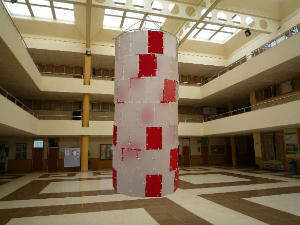 El hall transformado. Polarizador