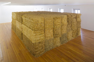 Wilfredo Prieto, Izquierda - Derecha, 2011. 126 pacas de paja de cebada