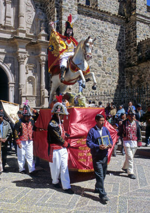 Pachamama, los apus y ''los dioses de los blancos''