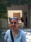 Dora Garcia en la entrada del Pab. esp. de la 54 B. de Venecia