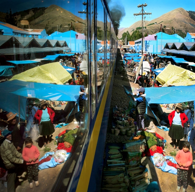 Carma Casulá. Tren de Cuzco a Puno, Perú — Imagen cortesía de PHotoESPAÑA