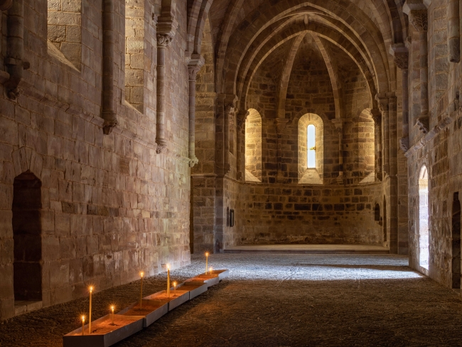 Susana Solano y Simon Callery en el monasterio de Santa María de Bujedo