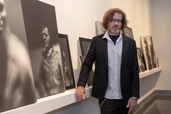 Jorge Ribalta presenta en el MUN “Todo es verdad. Ficciones y documentos (1987-2020)” © Manuel Castells — Imagen cortesía del Museo Universidad de Navarra - MUN