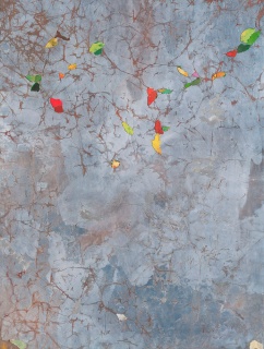 Juan Correa, Escarcha de seda, 2018, polvo de mármol y resina acrílica sobre tela sobre tabla, 116 x 89 cm. — Cortesía de la Galería Marlborough