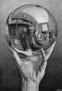 Mano con esfera reflectante. Maurits Cornelis Escher, 1935. Litografia, 31,1x21,3 cm. Fondazione M.C. Escher. All M.C. Escher works © 2016 The M.C. Escher Company The Netherlands. All rights reserved