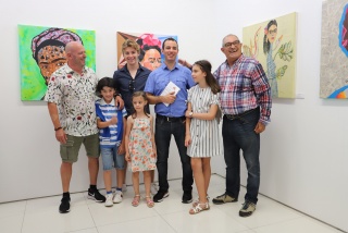 Nuno e José Sacramento com o Professor e artista André Capote e família — Cortesía de José Sacramento