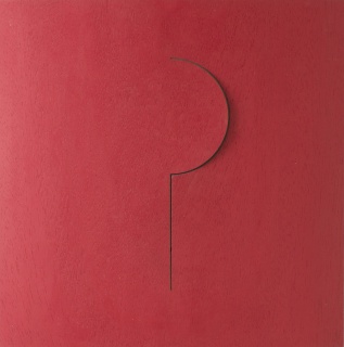 Juan Cuenca, "P", 2021. Lámina de contrachapado de madera cortada a láser, tensada y pintada al óleo. 39,3 x 39,3 cm.