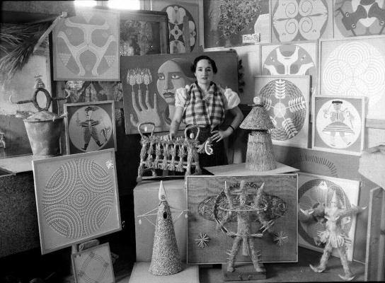 Vicente Moreno. Retrato de Maruja Mallo en su estudio, 1936. Archivo Moreno Nº28687_B © Instituto del Patrimonio Cultural de España. Ministerio de Cultura — Imagen cortesía de PHotoESPAÑA