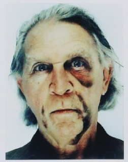 Jimmie Durham, Jimmie Durham. Self-portrait with bLack eye and bruises (Autorretrato con ojo morado y contusiones), 2006. Cortesia Fundación ARCO