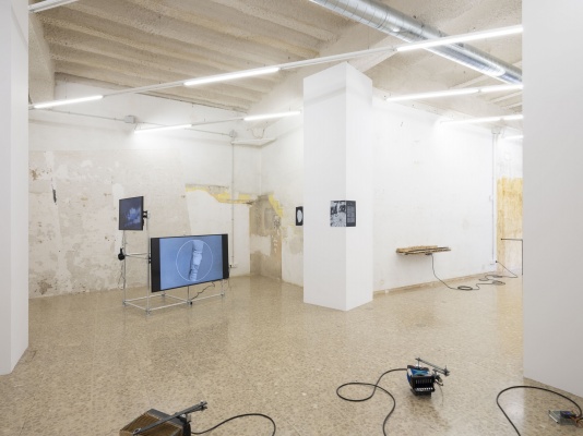 Vista de la exposición 'Desmantelar la máquina' de Oriol Arnedo Casas y Laura Torres Bauzá en Dilalica. Fotografía de Aleix Plademun. Cortesía de Dilalica