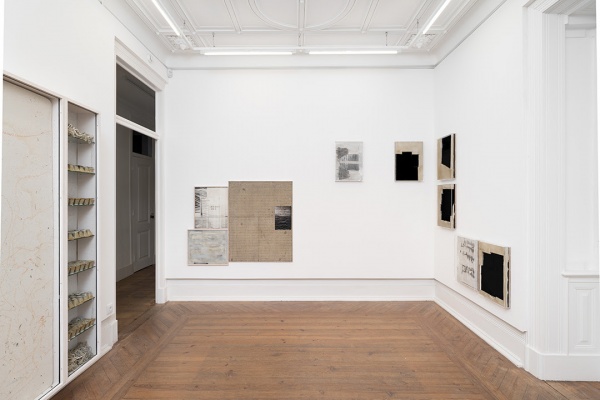 Installation view, Stefan Vogel. CENAS, Jahn und Jahn Lisboa, 2024 © the artist, ph.: Studio Carbonara