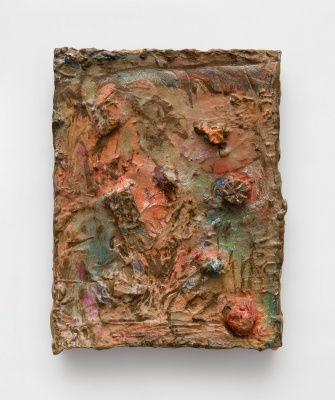 Adriano Costa, Sertão, 2025, acrylic on bronze, 61 x 46 x 8 cm — Imagen cortesía de Mendes Wood DM
