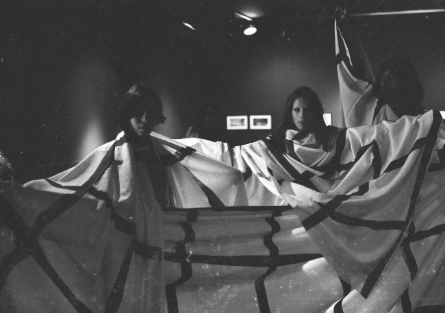 Eugenio Espinoza, Untitled, 1973 Performed as part of Textiles, grids, post cards, Galeria Conkright, Caracas, 1973. Documentary photograph, edition of X. Courtesy the artist