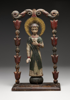 Attributed to José Rafael Aragón, Unidentified Female Saint, early 19th–mid 19th century, carved wood, gesso, paint, hide, cloth, Dallas Museum of Art, gift of Mr. and Mrs. Stanley Marcus, 1961.52 — Cortesía del Dallas Museum of Art