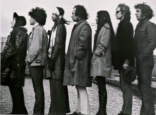 Photo: Robert Rosen., Featuring : Hannah Wiener, Scott Burton, Anne Waldman, Vito Acconci, Bernadette Mayer, Eduardo Costa y John Perrault, Nueva York, 1969.