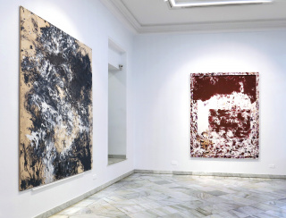 Vista panorámica de la exposición de Carlos León en Galería Fernando Pradilla