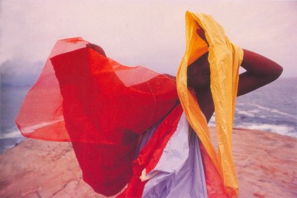 Hélio Oiticica, Parangolé, P4 Cape 1, 1964, Photo: Sergio Zalis