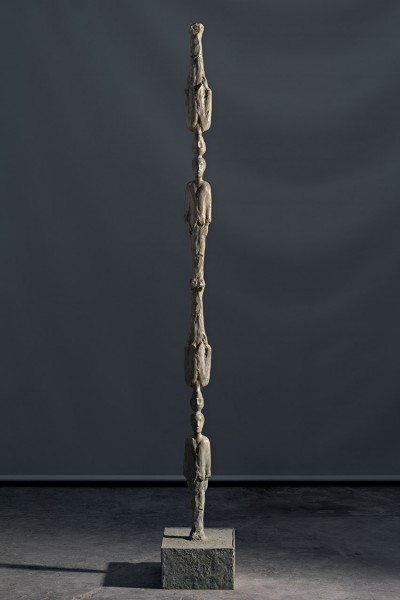 Roberto Barni, Colonna bianca, 2015, bronce patinado, 213x28x40 cm
