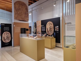 Vista general exposición en la sala 8 del Museo de Huesca