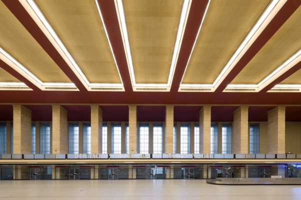 Tempelhof Airport - main hall, ©THF(Medium), courtesy: Tempelhof Projekt GmbH, photo: Claudius Pflug