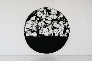 Bodo Korsig. Unknown pleasures, 2020. Fieltro. Ø 400 cm. — Cortesía de Sabrina Amrani Gallery