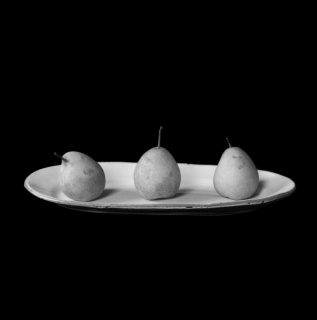 Barbara’s Pears, 1999 © Mariana Cook