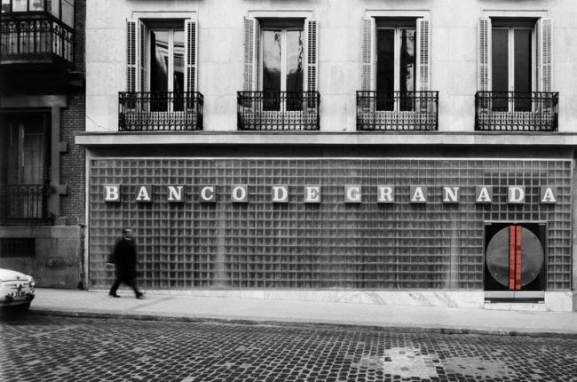 Oficinas del Banco de Granada en Madrid, 1964-1965 © Alberto Schommer, VEGAP, Madrid, 2024 — Imagen cortesía del Museo ICO