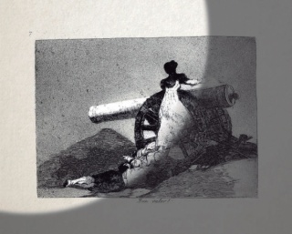 Farideh Lashai. Cuando cuento estás solo tú... pero cuando miro hay solo una sombra (detalle), 2012–2013. Serie de 80 fotograbados con animación proyectada © LONDON, THE BRITISH MUSEUM