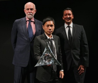 Richard Armstrong, Paul Chan y Gerrit Rützel, HUGO BOSS PRIZE 2014 en el Guggenheim Museum, 20 de noviembre de 2014 en Nueva York. Cortesía HUGO BOSS.