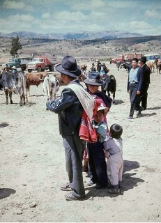 Mercado de Potosi - Luis Cuartero. Testigo de la Bolivia del Che - Cortesía del PHOTOMUSEUM. Argazki & Zinema Museoa