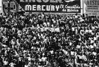 Arturo Ortega Navarrete, Aspecto de la tribuna durante el partido. Guadalajara vs. Toluca. Parque Oblatos, 14 de noviembre de 1954. Centro de Colección Arturo Ortega