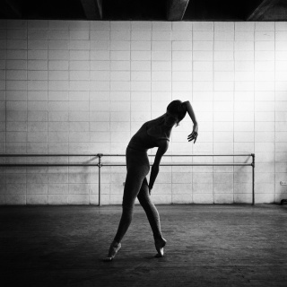 Barbara Brändli, s/t [Mirjam Berns, Taller de Danza Contemporánea de Caracas], 1971 © Barbara Brändli/Colección C&FE — Cortesía de PHotoESPAÑA