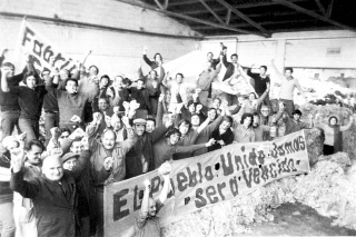 Ocupación de la fábrica textil Sadil, durante la huelga general. Calle Veracierto, esquina Hernán F. Gómez. 27 de junio-11 de julio de 1973. (Foto: 144 – Autor: Aurelio González).