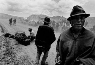 Paolo Gasparini, Camino de Oruro al cerro de Potos°, a 3900 m, Bolivia, 1991