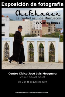 Cartel de la exposición "Chefchauen, la ciudad azul de Marruecos" en Valladolid