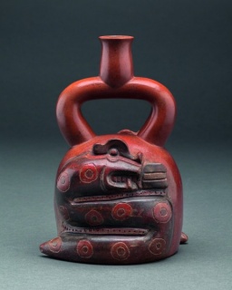 Botella escultórica que representa unas serpientes. Cupisnique, 200 - 100 a.C. Cerámica. 21,1 x 12,2 x 15,2 cm. © Archivo Museo Larco