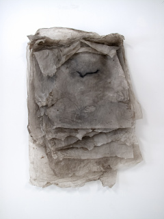 Marco Noris. 17 días. Mixta s. paper 17 x 87 x 18 cm. 2019 — Cortesía de Piramidón, Centre d’Art Contemporani