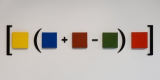 Hipótesis para una ecuación  2012 Acrílico sobre tela, esmalte sobre madera Dimensiones variables