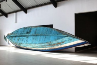 Instalação de Maurício Adinolfi contraria percepção de espaço de arte