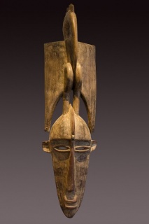 Máscara kalao. Bobo Fing (Burkina Faso). 115 cm x 28 cm x 25 cm. Madera