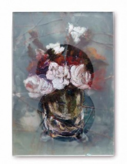 Verónica Calfat, Flores (de la serie Irreversible), 2015. Óleo sobre vidrio roto + vidrio esmerilado, 27 x 19 cm.