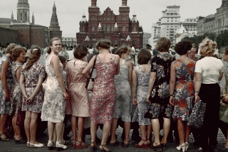 Boris Savelev. Red Square Girls, Moscow, 1981 — Cortesía PHotoESPAÑA