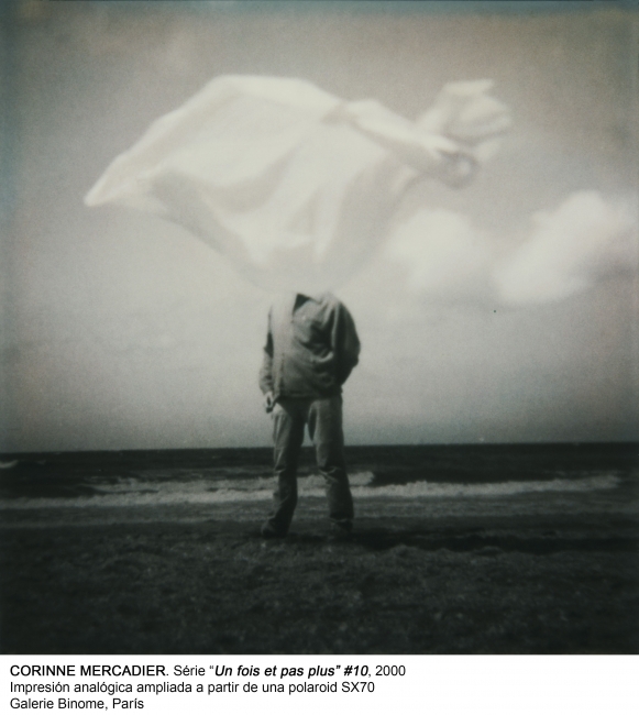 Corinne Mercadier, Série "Un fois et pas plus" #10, 2000. Impresión analógica ampliada a partir de una polaroid SX70. Galerie Binome, París