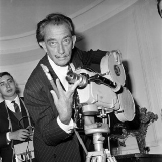 Dalí, con cámara de cine en Madrid