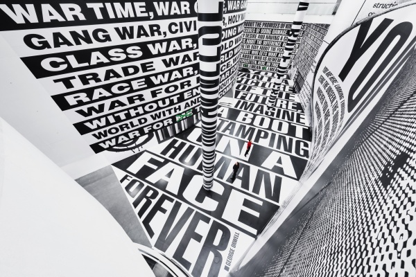 Barbara Kruger, Sin comentarios (No Comment). Vista de la instalación, ARoS Aarhus Kunstmuseum, Aarhus, 29 de noviembre, 2024-21 de abril, 2025. Cortesía del artista, ARoS Aarhus Kunstmuseum y Sprüth Magers © Barbara Kruger, Bilbao 2025 Foto: Anders Sune Berg