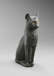 Estatuilla de gato. © Musée du Louvre, dist. RMN/Raphaël Chipault & Benjamin Soligny