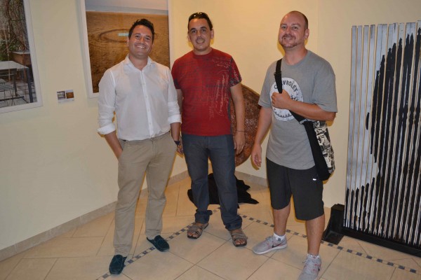 El ceramista Angel Igual junto a los artistas