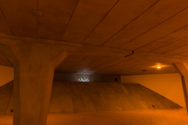 Mark Leckey, Vista de instalación, O'Magic Power of Bleakness, Tate Britain, Londres, 24 de septiembre, 2019-5 de enero, 2020. Foto: Mark Blower, cortesía del artista, Cabinet Gallery Londres, y Tate © Mark Leckey, Bilbao 2025